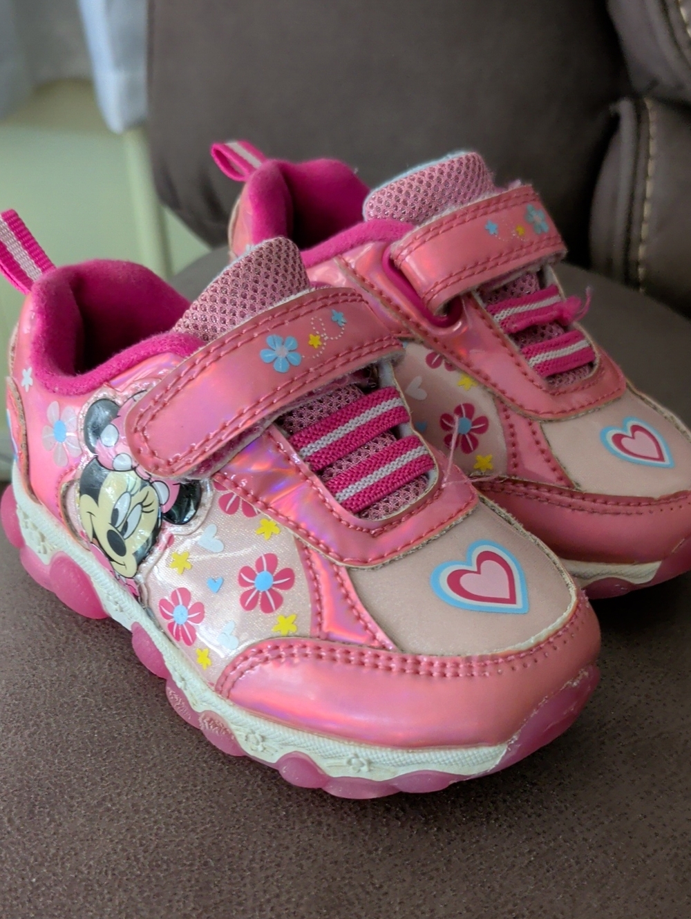 Disney Pink Minnie Mouse Floral Heart Girls' Sneakers